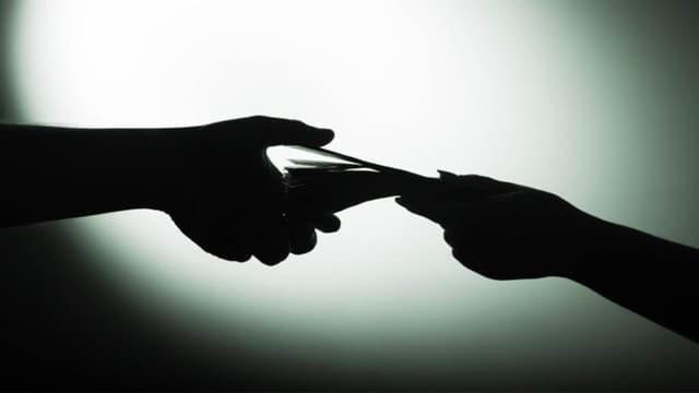 السوق السوداء وتأثيرها على الاقتصاد والأسعار