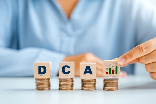 ما هي استراتيجية متوسط التكلفة بالدولار Dollar Cost Averaging؟
