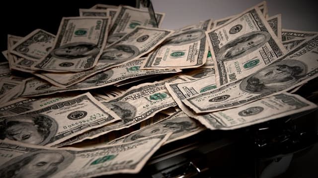 ما هي الحرية المالية؟ دليلك لتحقيق الاستقلال المالي