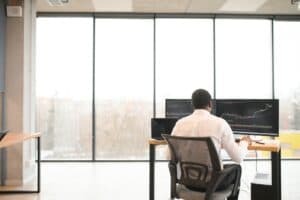 What is the difference between a day trader and an investor?